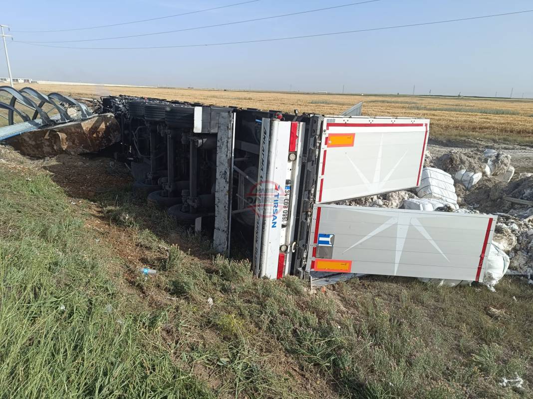 Konya’da feci kaza! TIR alev alev yandı, sürücü öldü 17